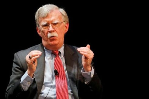 John Bolton: Sambil Makan Steak Salmon, Xi Jinping Puji Donald Trump