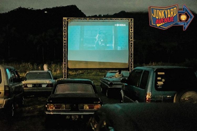 Junkyard Avenue Di Borobudur Sensasi Baru Nonton Film Dari Mobil