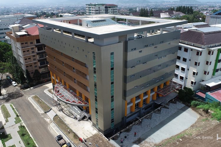 PT Hutama Karya (Persero) telah menyelesaikan proyek paket pekerjaan konstruksi tahap 2 pada pembangunan tiga gedung di Universitas Pendidikan Indonesia (UPI), Bandung, Jawa Barat.