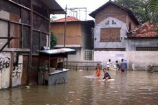 Banjir Karet Tengsin, Warga Khawatir Adanya Ular