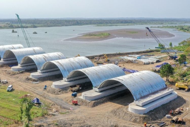 Penggunaan struktur baja bergelombang pada proyek Jembatan Pandansimo di DIY.