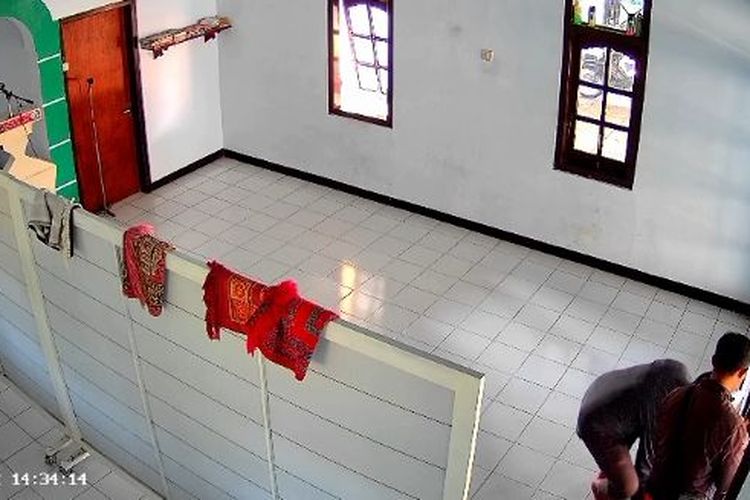 Cuma 5 Menit, Pencuri Bobol Kotak Amal 26 Masjid dan Musala di Ponorogo