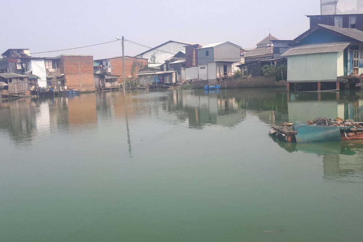 Kampung Teko atau dikenal dengan sebutan Kampung Apung berada di Kelurahan Kapuk, Cengkareng, Jakarta Barat.  Dinamakan Kampung Apung karena kawasan seluas 3 hektar dan dihuni sekitar 200 Kepala Keluarga (KK) itu berada di atas air sehingga seolah-olah mengapung. Foto diambil Rabu (11/9/2018)