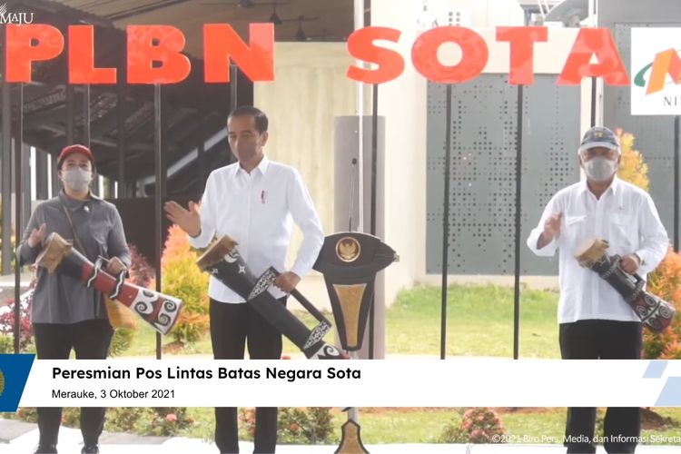 Foto tangkapan layar YouTube Sekretariat Presiden: Presiden Joko Widodo meresmikan Pos Lintas Batas Negara (PLBN) Sota di Merauke, Papua, Minggu (3/10/2021).