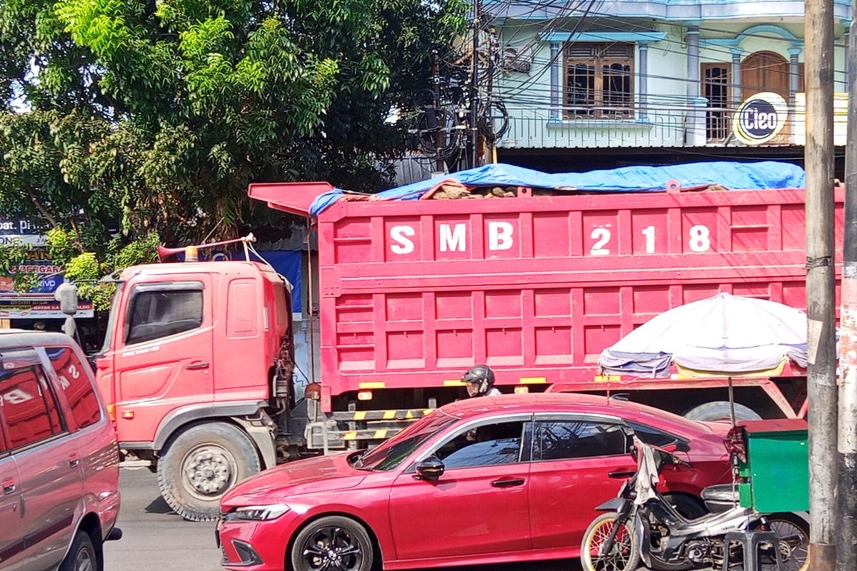 jalan kalipancur semarang truk tambang manyaran