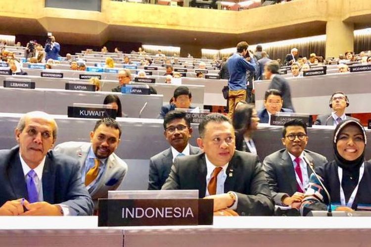  Sidang IPU ke-138 yang digelar sejak Minggu (25/3) dihadiri oleh 69 ketua parlemen se-dunia dan 1.539 anggota delegasi dari 146 negara. Delegasi dipimpin oleh Ketua DPR RI, beranggotakan Wakil Ketua Fadli Zon dan Fahri Hamzah, serta sejumlah anggota DPR seperti Ahmad Sahroni, Muhammad Misbakhun, Agun Gunandjar, Johny G Plate, Nurhayati Ali Assegaf, dan Bara Hasibuan.
