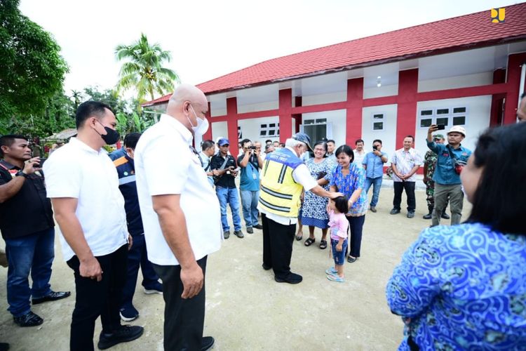 Menteri PUPR Basuki saat mengecek pembangunan infrastruktur di Pulau Nias, Jumat (01/07/2022).