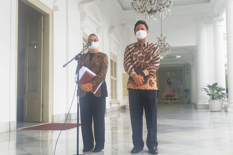 Kepala BPOM Penny Lukito saat memberikan keterangan pers bersama Menteri Kesehatan Budi Gunadi Sadikin di Istana Kepresidenan Bogor, Jawa Barat, Senin (24/10/2022)