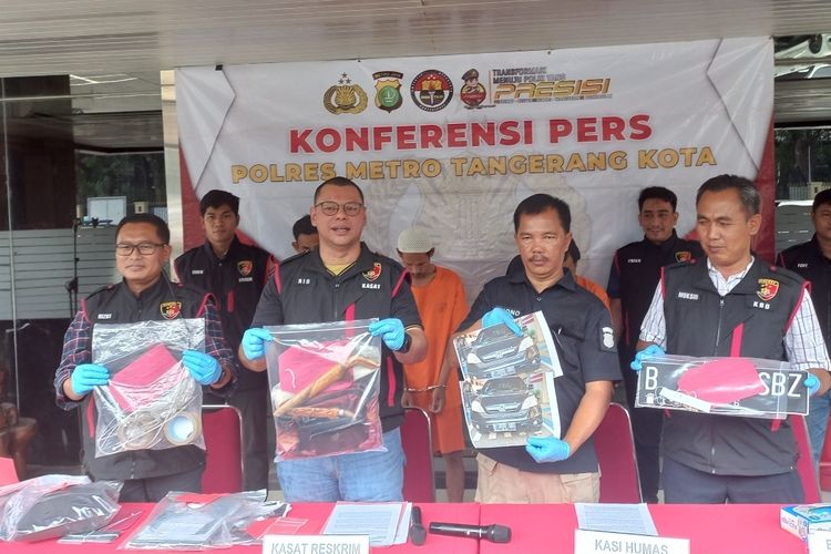 Polres Metro Tangerang Kota menggelar konferensi pers pengungkapan kasus oercobaan pembunuhan terhadap Anggota Direktorat Pamobvit Polda Metro Jaya, Bripka Taufan Febrianto di Mapolres Tangerang Kota pada Rabu (8/11/2023).