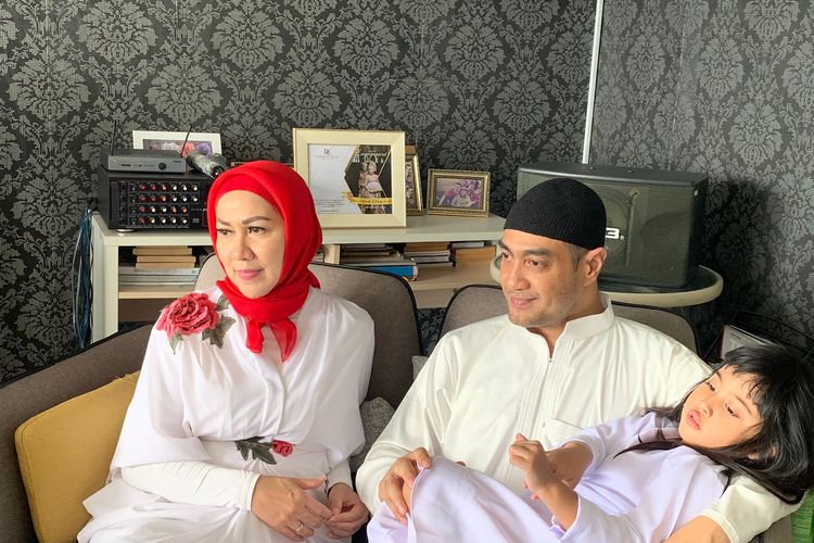 Venna Melinda dan Ferry Irawan saat ditemui di kediaman mereka di kawasan Kemang, Jakarta Selatan, Senin (2/5/2022).