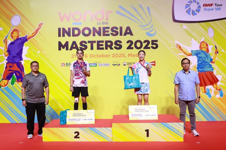 Wakil Jepang Nozomi Okuhara berhasil menaklukkan Devika Sihag asal India pada partai tunggal putri dengan skor 21-11, 21-9. 