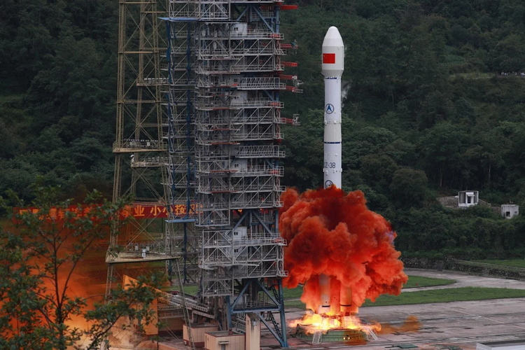 Peluncuran roket yang mengangkut 35 satelit navigasi Beidou ketiga, di China, Selasa (23/6/2020).