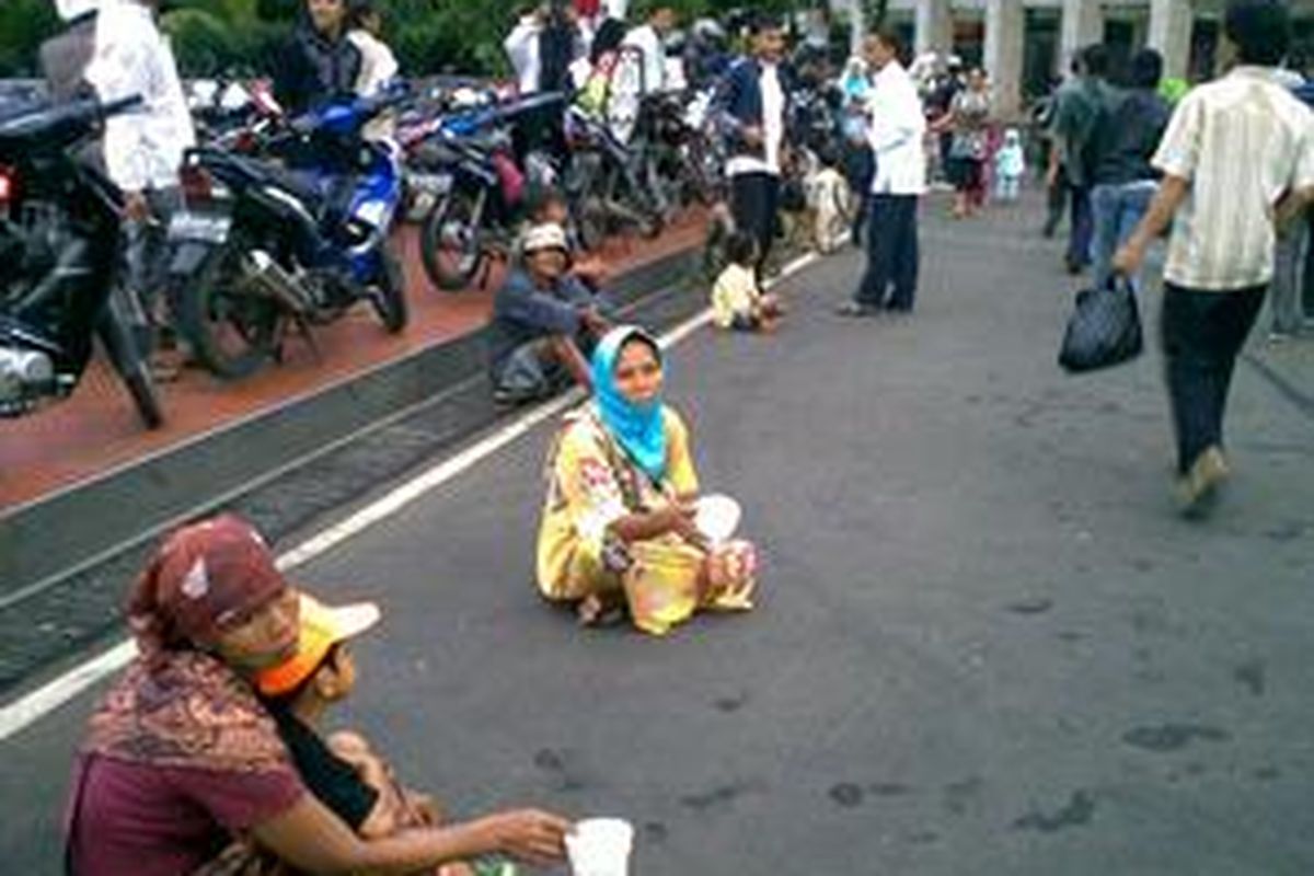 Para pengemis berdatangan ke Jakarta di bulan ramadhan.