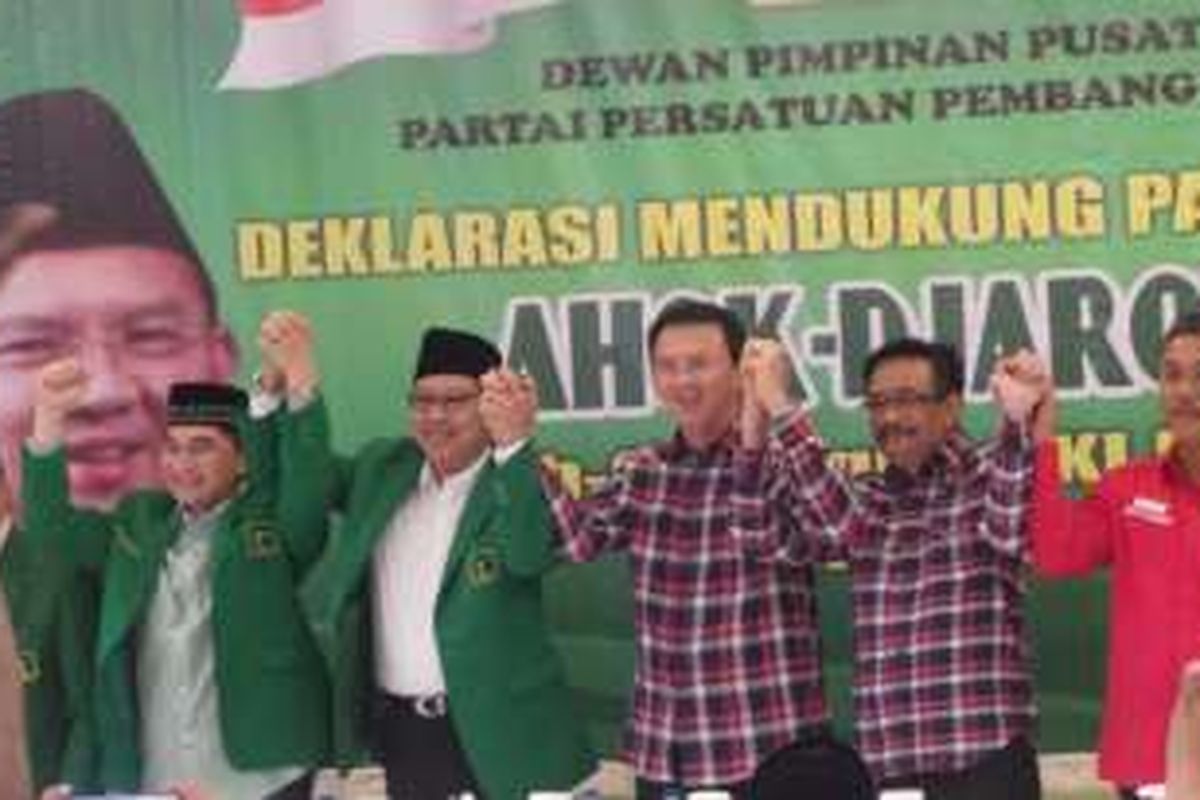 Partai Persatuan Pembangunan (PPP) Kubu Djan Faridz deklarasi mendukung pasangan Basuki Tjahaja Purnama atau Ahok dengan Djarot Saiful Hidayat pada Pilkada DKI Jakarta 2017, di kantor DPP PPP, Jalan Diponegoro, Menteng, Jakarta Pusat, Senin (17/10/2016).