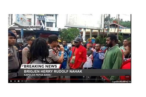 Kapolda Papua Barat Turun ke Jalan dan Tenangkan Massa di Manokwari