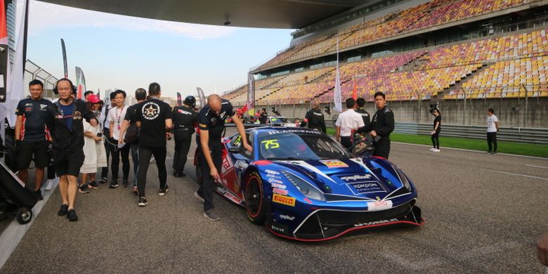 Mobil balap Ferrari 488 GT3 tim T2 Motorsports jelang race 1 ajang Blancpain GT World Challenge Asia 2019 ronde VI di Sirkuit Shanghai, China, Jumat (27/9/2019).