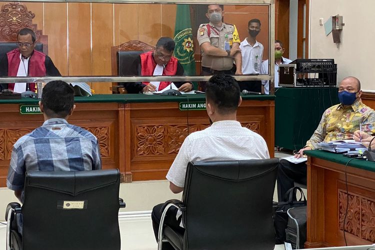 Aiptu Janto Situmorang dan Muhamad Nasir menjadi saksi dalam persidangan mantan Kapolda Sumatera Barat, Irjen Teddy Minahasa di PN Jakarta Barat, Senin (20/2/2023). 