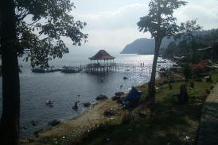 Danau Ranau merupakan danau terbesar kedua di Sumatera setelah Danau Toba. Letaknya adalah di perbatasan antara Sumatera Selatan dan Lampung.