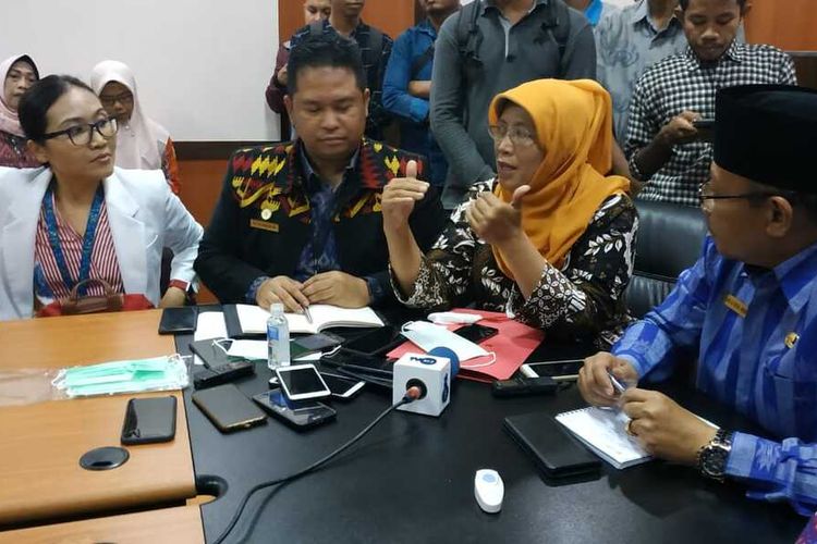 Pihak RSUD NTB bersama Dinas Kesehatan Provinsi NTB memberikan penjelasan terkait balita W asal China yang dirawat di RSUD NTB.