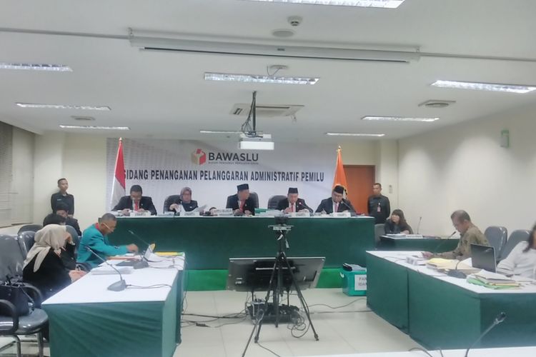 Sidang pemeriksaan dugaan pelanggaran administratif, laporan dari Partai Idaman digelar oleh Bawaslu RI, Jakarta, Senin (6/11/2017).