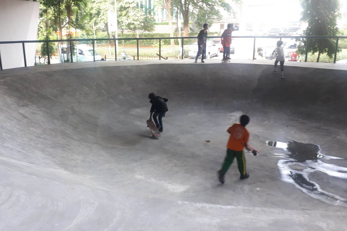 Lintasan skateboard berbentuk lingkaran di taman skatepark, Slipi Petamburan, Jakarta Pusat. Foto diambil Senin (17/12/2018).