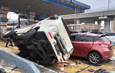Benarkah Kabel Gas Nyangkut Jadi Sebab Kecelakaan Truk di GT Halim?
