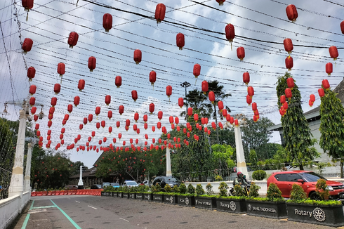 Solo Pasang Kembali Lampion Jelang Imlek 2022, Jumlahnya Dikurangi