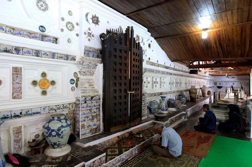 Makam Sunan Gunung Jati dan Tradisi Panjang Jimat Saat Maulid Nabi