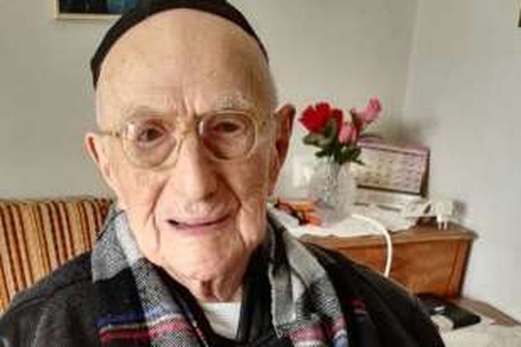Kristal, lelaki yang tahun ini menginjak usia 113 tahun, menjadi manusia tertua yang tercatat di buku rekor dunia, Guinness World records.