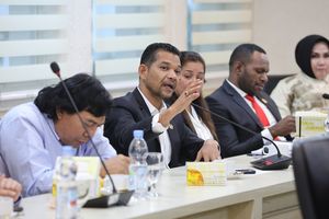 DPD RI Asal Aceh Desak Bulog Permudah Proses Beli Beras untuk Korban Banjir