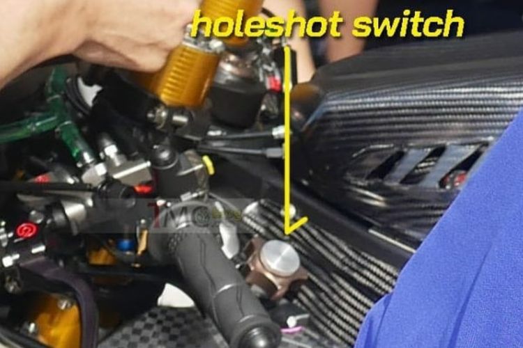 Letak piranti holdeshot switch di Yamaha M1