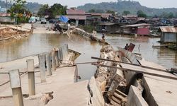Longsor Tenggarong-Samarinda Seret Rumah Warga ke Sungai Mahakam