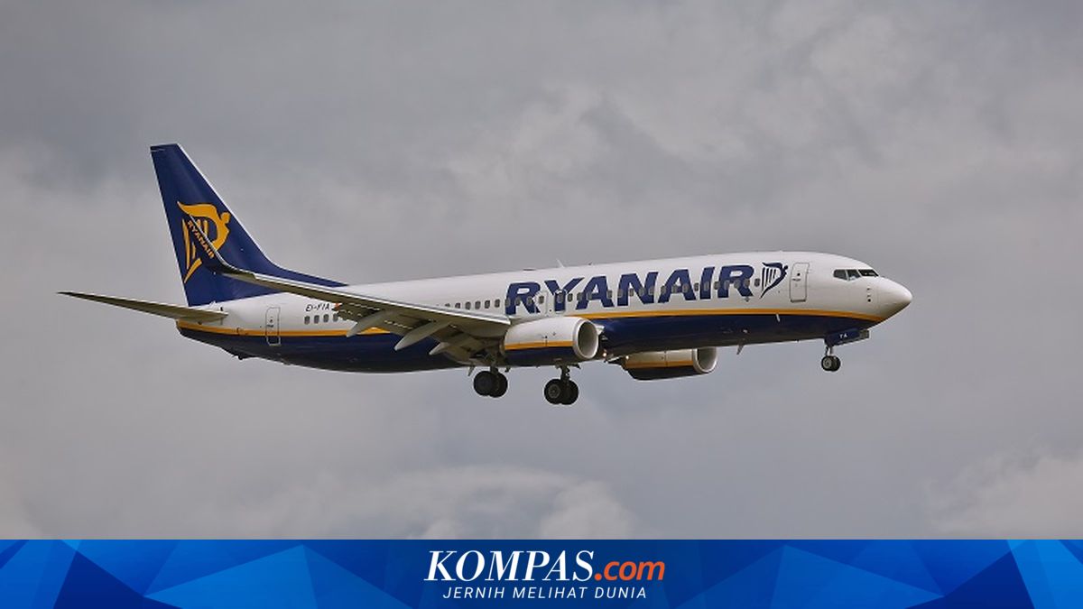 Penerbangan Ryanair Mencekam, Penumpang Terisap Keluar Jendela