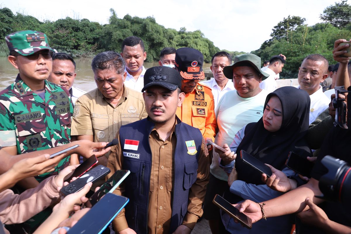 Bupati Bekasi Ade Kuswara Kunang.