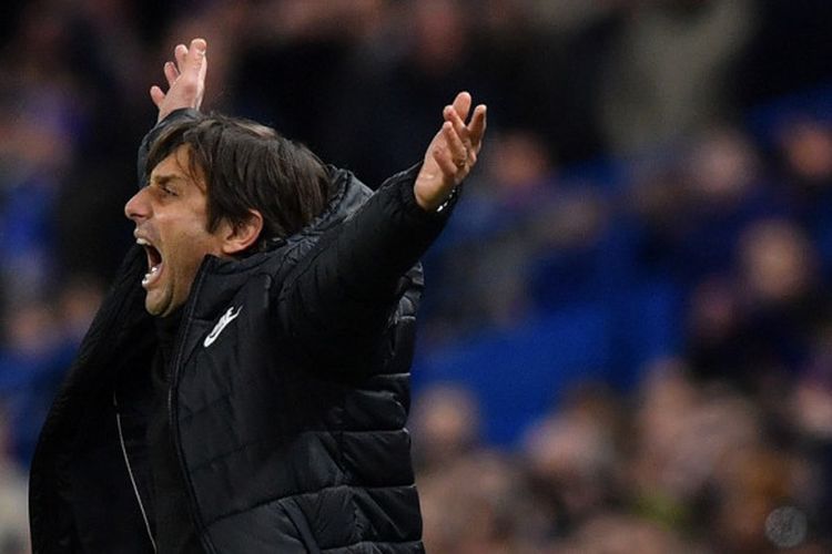 Ekspresi Manajer Chelsea, Antonio Conte, dalam laga leg pertama babak 16 besar Liga Champions kontra FC Barcelona di Stadion Stamford Bridge, London, Inggris, pada 20 Februari 2018.