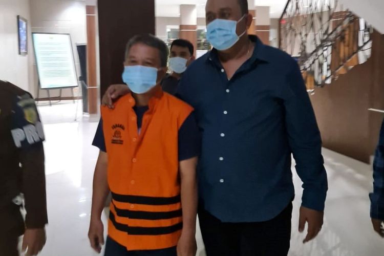 Tim Tabur Intelijen Kejati Sumut dipimpin Asintel Dwi Setyo Budi Utomo mengamankan tersangka DPO berinisial FSN di rumah sewanya di Kota Medan, Kamis (6/1/2022) malam