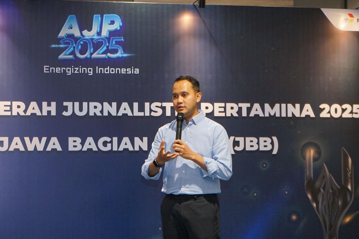 Vice President Corporate Communication Pertamina Fadjar Djoko Santoso dalam sosialisasi Anugerah Jurnalistik Pertamina (AJP) 2025 di Bandung, Selasa (19/8/2025).
