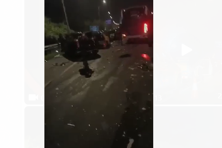 Sebanyak 17 kendaraan terlibat kecelakaan beruntun di KM 92 Tol Cipularang, Minggu (26/6/2022).