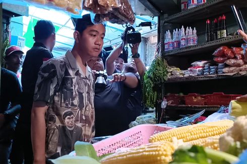 Blusukan di Pasar Cihapit Bandung, Gibran Belanja 3 Kilogram Timun