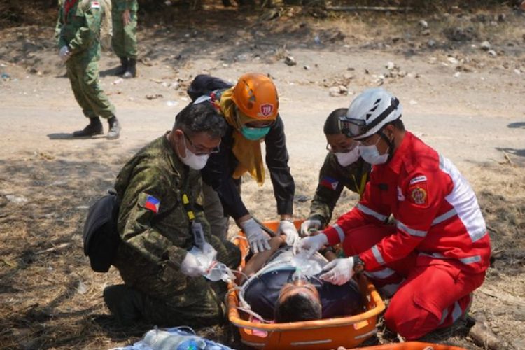 Kemenhan melalui Direktorat Kerjasama Internasional Pertahanan Direktorat Jenderal (Ditjen) Strategi Pertahanan (Strahan) menyelenggarakan kegiatan gladi lapangan (FTX) operasi bantuan kemanusiaan dan penanggulangan bencana (HADR), di Pantai Depok Kapanewon Kretek, Kabupaten Bantul, DIY, Rabu (18/10/2023).