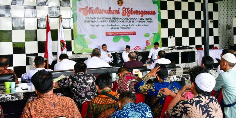 Kepala Badan Nasional Penanggulangan Terorisme (BNPT) Komjen Pol. Mohammed Rycko Amelza Dahniel saat memberikan sambutan dalam acara Silaturahmi Kebangsaan Bersama Mitra Deradikalisasi se-Jabodetabek di Bogor, Jawa Barat Pada Rabu (4/9/2024). 