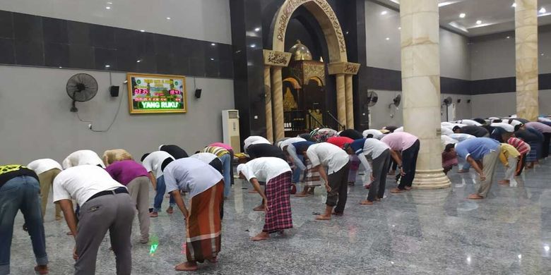 Simak Berikut Keutamaan Shalat Berjemaah Halaman All Kompas Com Simak Berikut Keutamaan Shalat Berjemaah Halaman All Kompas Com