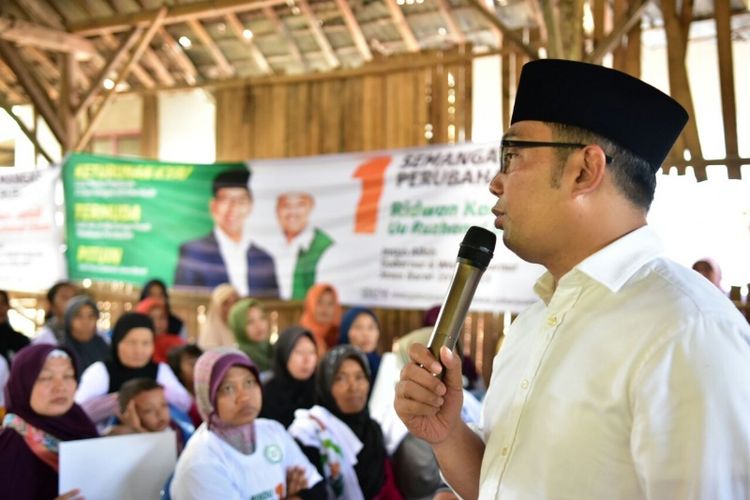 Calon gubernur Jawa Barat nomor urut 1, Ridwan Kamil mengunjungi para petani di Desa Mekarharja, Kecamatan Purwaharja, Kota Banjar, Minggu (20/5/2018) kemarin.
