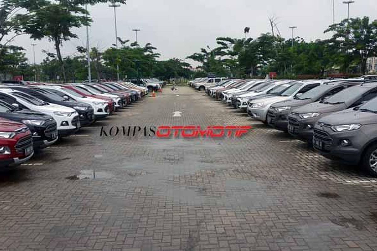 Ratusan unit mobil Ford berkumpul untuk pertama kalinya setelah Ford Motor Indonesia menyatakan resmi akan berhenti beroperasi pada bulan lalu