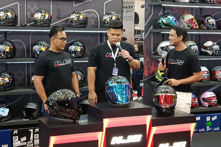 Helm motor baru NJS dengan bahan serat karbon