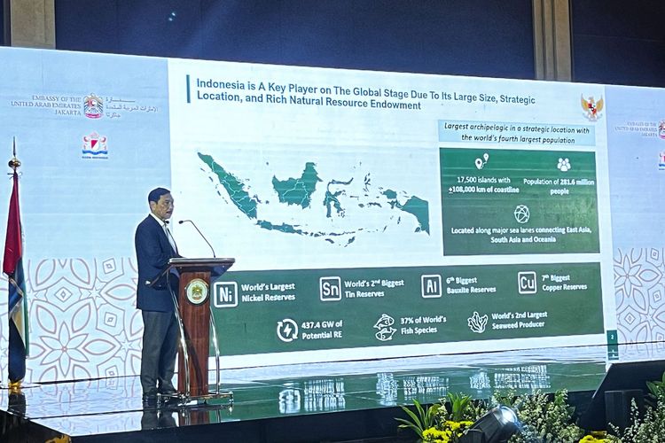 Menteri Koordinator Kemaritiman dan Investasi Luhut Binsar Pandjaitan dalam acara UAE-Indonesia Economic Business Forum 2023 di Hotel Raffles, Jakarta, Kamis (21/9/2023).