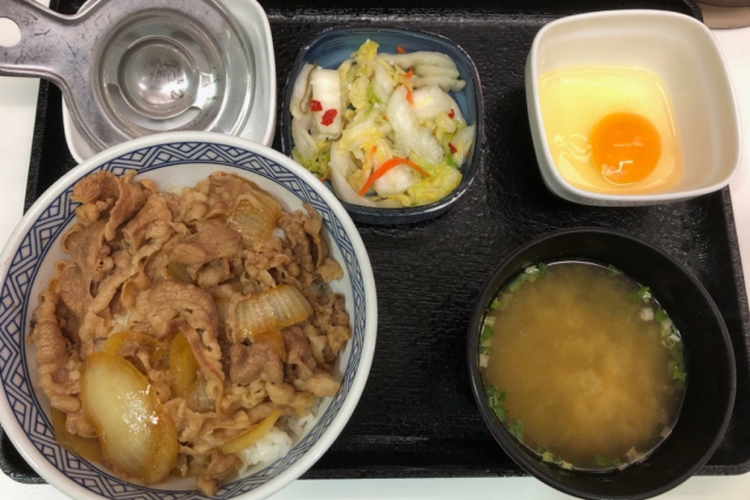 Beberapa bahan yang harus disiapkan untuk membuat gyudon ala bos Yoshinoya                                                                                                                                                            