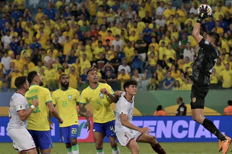 Situasi pertadingan Brasil vs Venezuela pada Kualifikasi Piala Dunia 2026 Zona Amerika Selatan di Stadion Arena Pantanal, Jumat (13/10/2023) pagi WIB. (Photo by NELSON ALMEIDA / AFP)