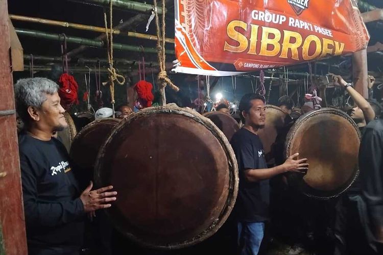 Ketika Dentuman Alat Musik Tradisional Aceh Menggema hingga Dini Hari