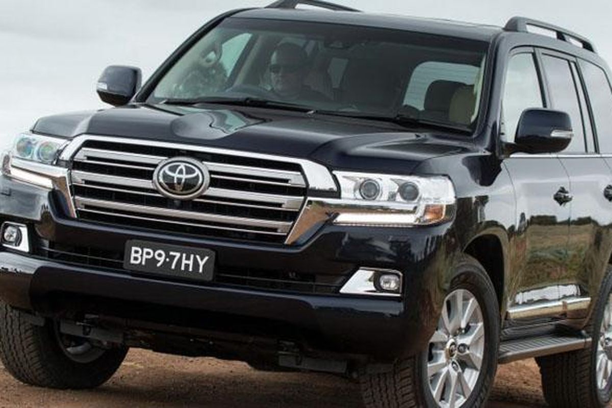 Wajah baru Toyota Land Cruiser 200 2016.